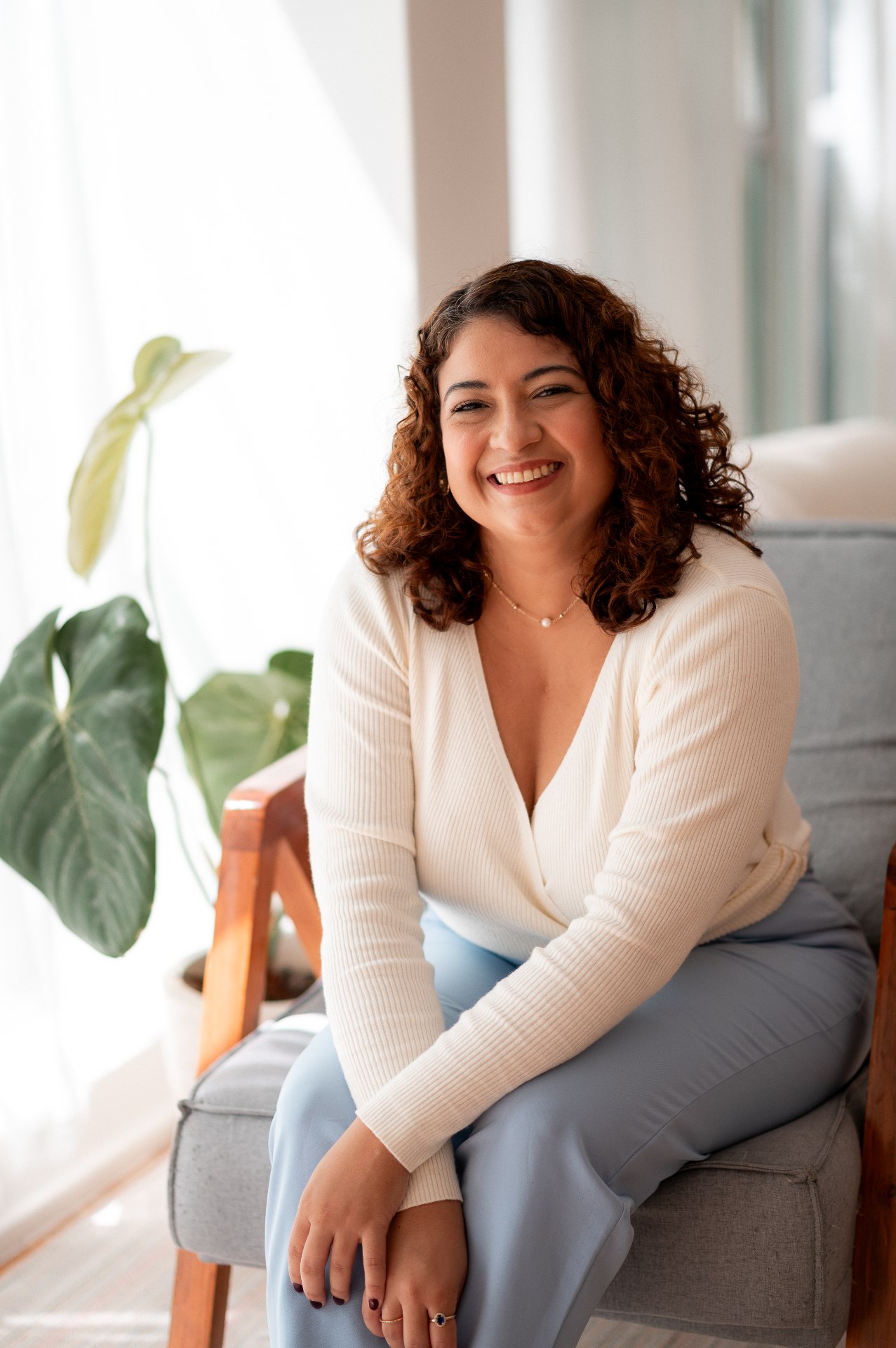 Retrato de Emory Carla Figueiroa Santos, psicóloga junguiana e arteterapeuta